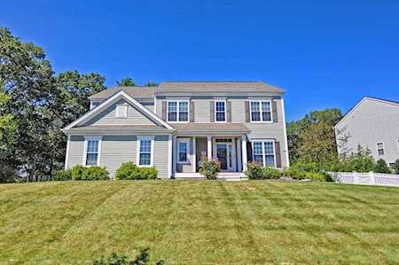 95 Warren Dr Wrentham, MA 02093