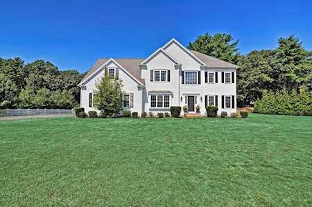 14 Canterberry Ln Norfolk, MA 02056