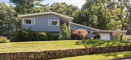 8 Doncaster Road Lynnfield, MA 01940