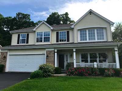 1320 Mayfair Ln Grayslake, IL 60030