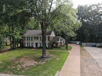 2622 Holly Spring Dr Germantown, TN 38138