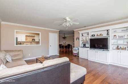 103 Ramsgate Gardens Ct #104 Louisville, KY 40207