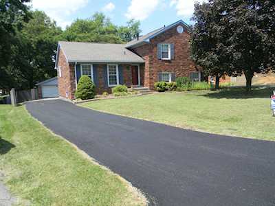 8603 Farmsfield Ct Louisville, KY 40299