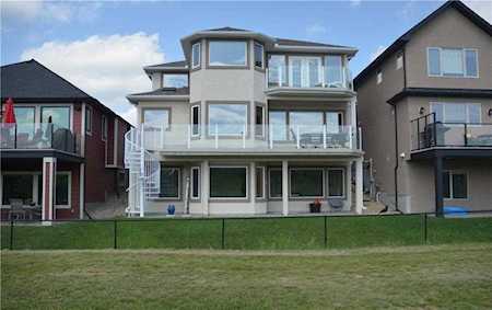 99 West Pointe Manor Cochrane, AB T4C 1S2