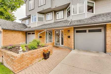 8 Coachway Green SW Calgary, AB T3H 1V8