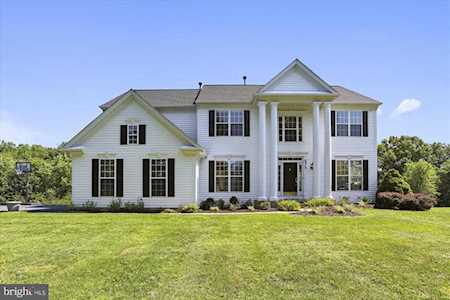 6313 Holland Meadow Ln Laytonsville, MD 20882