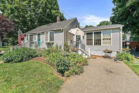 12 Hodgkinson St Quincy, MA 02169