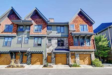 158 Ascot Point(e) SW Calgary, AB T3H 0X1