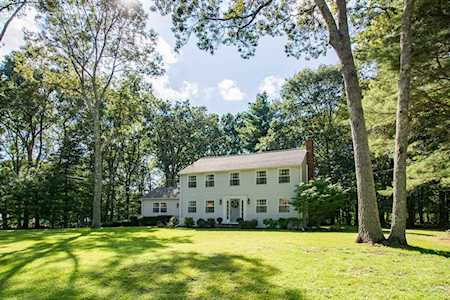 3 Homeward Ln Walpole, MA 02081