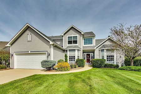 821 Woodland Dr Antioch, IL 60002