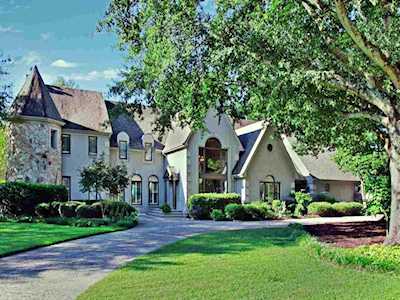 9431 S Spring Hollow Ln Germantown, TN 38139