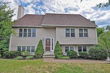 21 Etre Drive Worcester, MA 01604