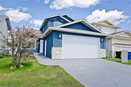 76 Hawkdale Close NW Calgary, AB T3G 3A6
