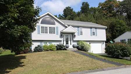 8 Stonehouse Ln Worcester, MA 01609