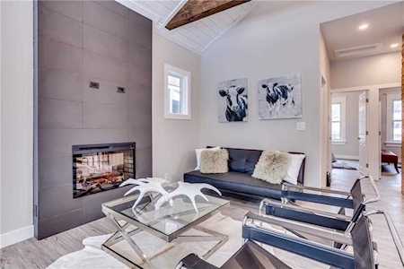 315 2 Avenue NE Calgary, AB T2E 0E5