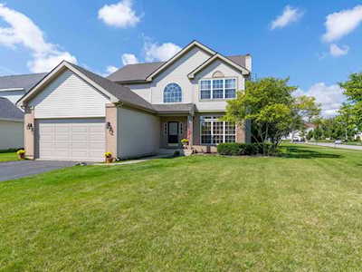 215 Angela Circle Oswego, IL 60543