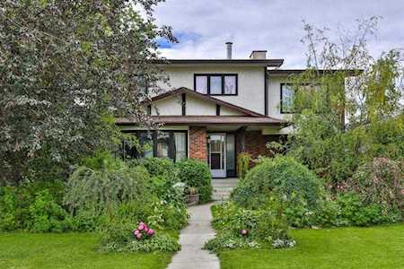 6607 Bow Crescent NW Calgary, AB T3B 2C7