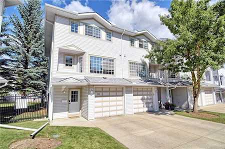 80 Kingsland Court SW Calgary, AB T2V 0S2