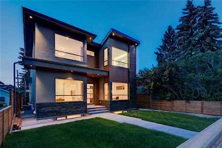 464 21 Avenue NE Calgary, AB T2E 1S6