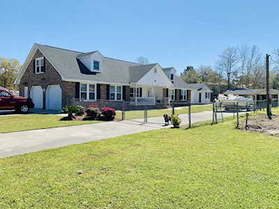 340 Lake Moultrie Dr Bonneau, SC 29431