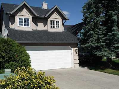 828 Sierra Morena Court SW Calgary, AB T3H 3C6