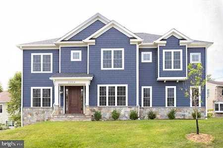 2054 Arch Dr Falls Church, VA 22043