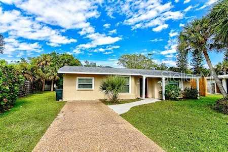 437 Island Circle Sarasota, FL 34242