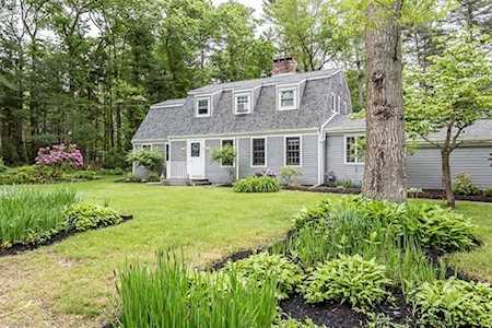 1 Palmer Ct Freetown, MA 02717