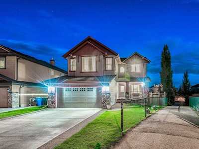 379 Parkmere Green Chestermere, AB T1X 1V6