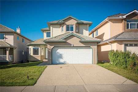124 Royal Crest Way NW Calgary, AB T3G 4M9