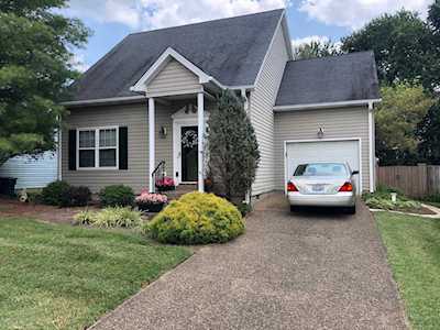 4304 Hickoryview Dr Louisville, KY 40299