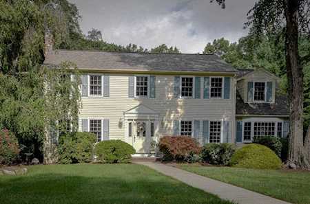 15 Hickory Hill Lane Framingham, MA 01702