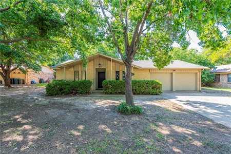 1214 Cozby Street E Benbrook, TX 76126