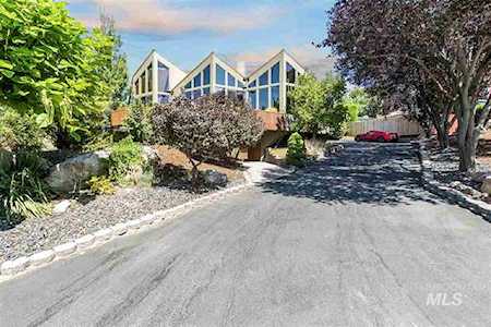 2944 E Starview Drive Boise, ID 83712