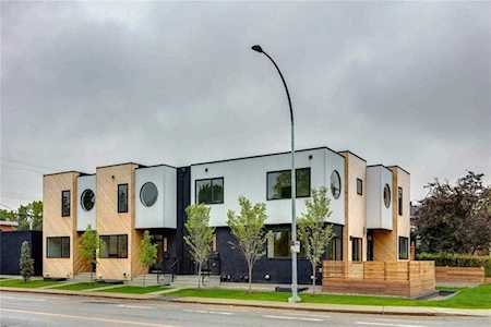 5407 20 Street SW Calgary, AB T3E 1P8