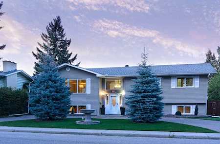 32 Snowdon Crescent SW Calgary, AB T2W 0S1