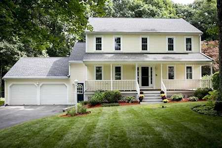 5 Old Farm Cir Shrewsbury, MA 01545