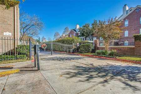 2425 Augusta Dr Houston, TX 77057