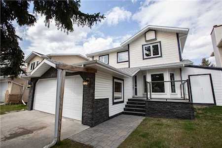 271 Mckerrell Way SE Calgary, AB T2Z 1P7