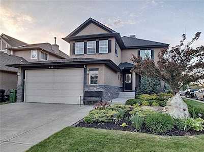 142 Springborough Green SW Calgary, AB T3H 5M4
