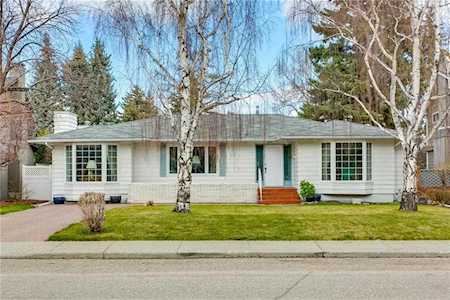 924 Elizabeth Road SW Calgary, AB T2S 1M9