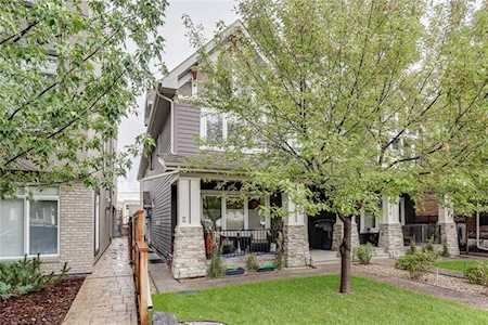 528 34 Street NW #2 Calgary, AB T2N 2X7