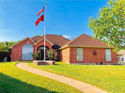 6401 Royal Court North Richland Hills, TX 76180