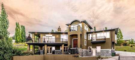 94 Slopes Point(e) SW Calgary, AB T3H 3Y9