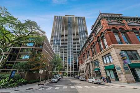 1560 N Sandburg Terrace #2402 Chicago, IL 60610