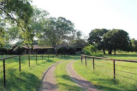 2800 County Road 804A Burleson, TX 76028