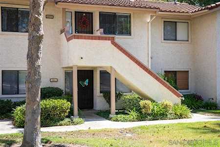 910 Lupine Hills Dr Vista, CA 92081