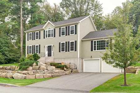 419 Roosevelt Dr Northbridge, MA 01534