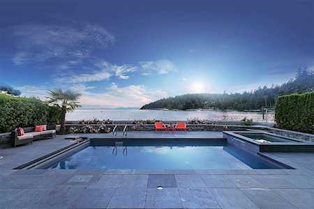 4458 Ross Crescent West Vancouver, BC V7W 1B2