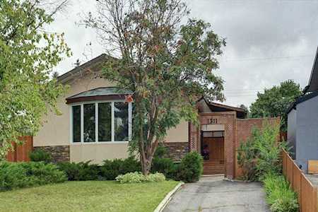 1311 Lake Sylvan Drive SE Calgary, AB T2J 3E2